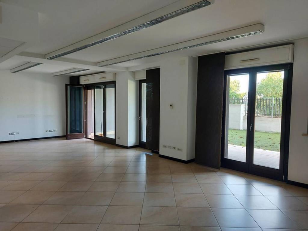 ufficio in vendita a Roma in zona Casal Boccone
