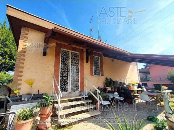 casa indipendente in vendita a Roma in zona Lunghezza