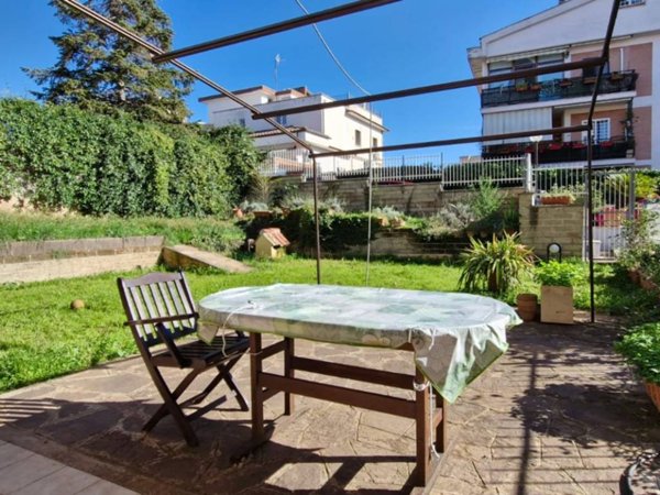 appartamento in vendita a Roma in zona Sette Bagni