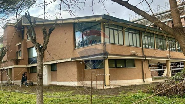 casa indipendente in vendita a Roma in zona Corviale