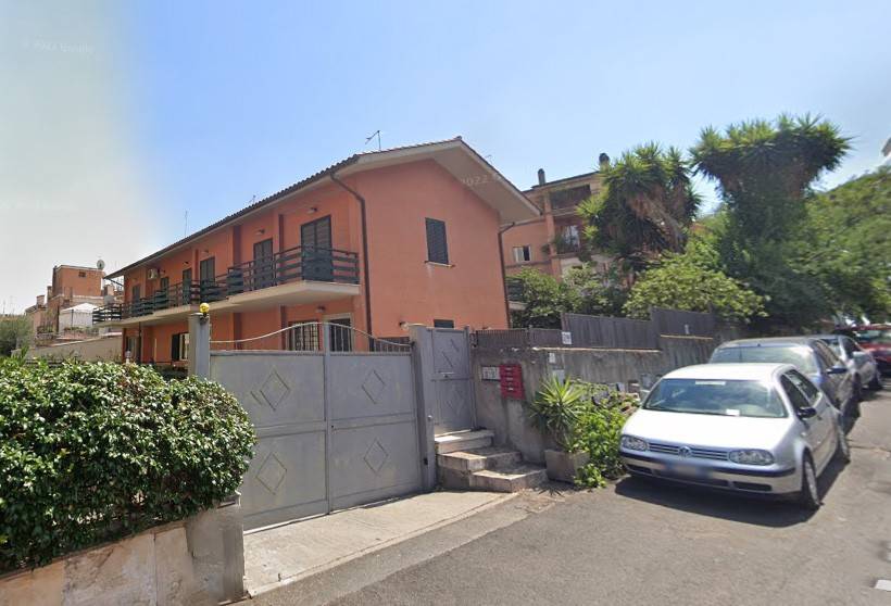 casa indipendente in vendita a Roma in zona Tomba di Nerone