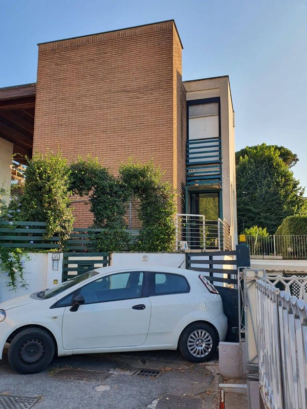 casa indipendente in vendita a Roma in zona Aurelio
