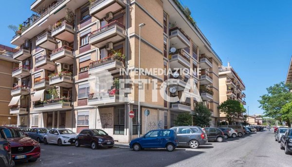 appartamento in vendita a Roma in zona Ostia