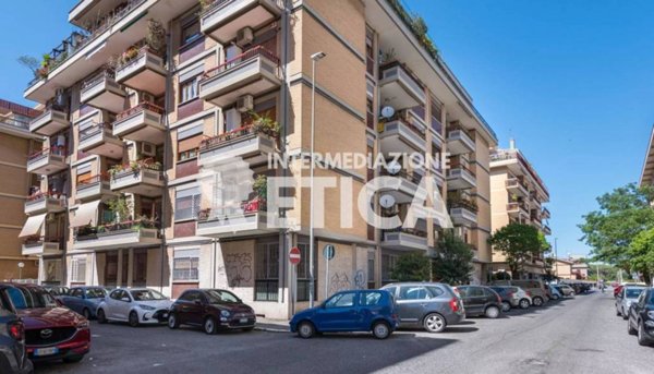 appartamento in vendita a Roma in zona Ostia