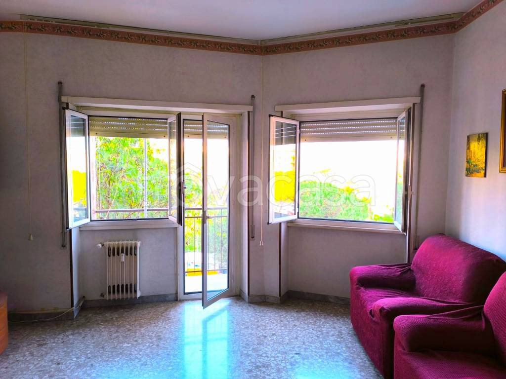appartamento in vendita a Roma in zona Ardeatino