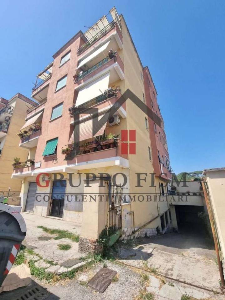 locale di sgombero in vendita a Roma in zona Tuscolano