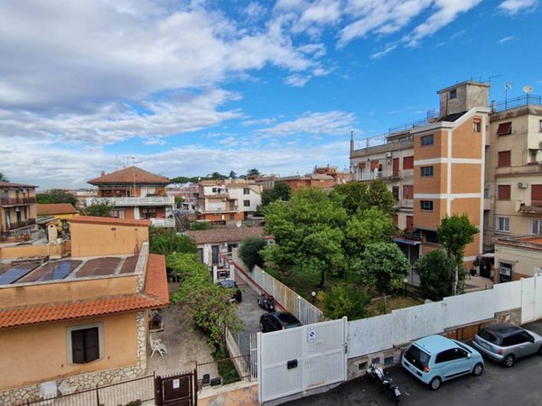 appartamento in vendita a Roma in zona Torre Angela