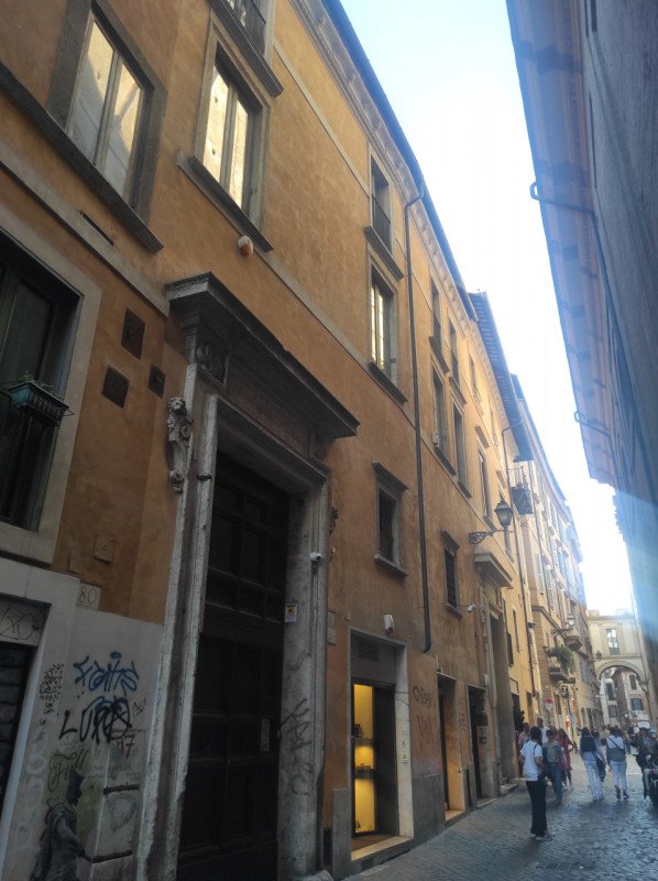 appartamento in vendita a Roma in zona Rione Regola