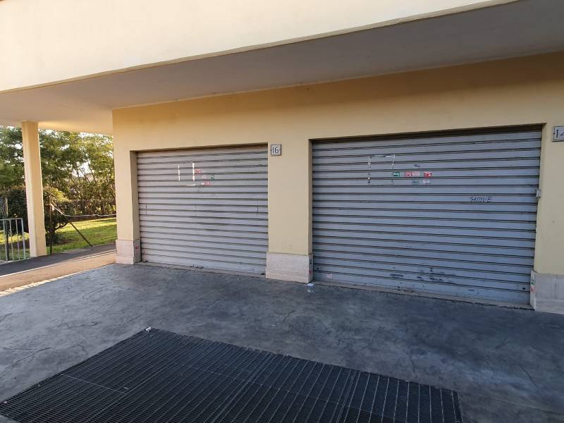 locale commerciale in vendita a Roma in zona Dragoncello