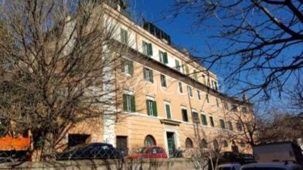 negozio in vendita a Roma in zona Trastevere