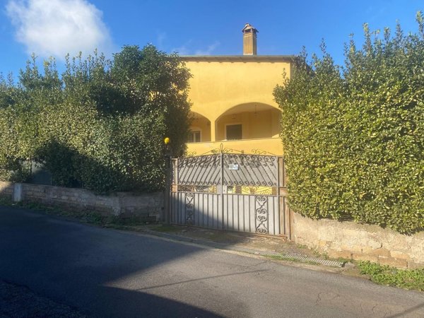 casa indipendente in vendita a Roma in zona Selvotta