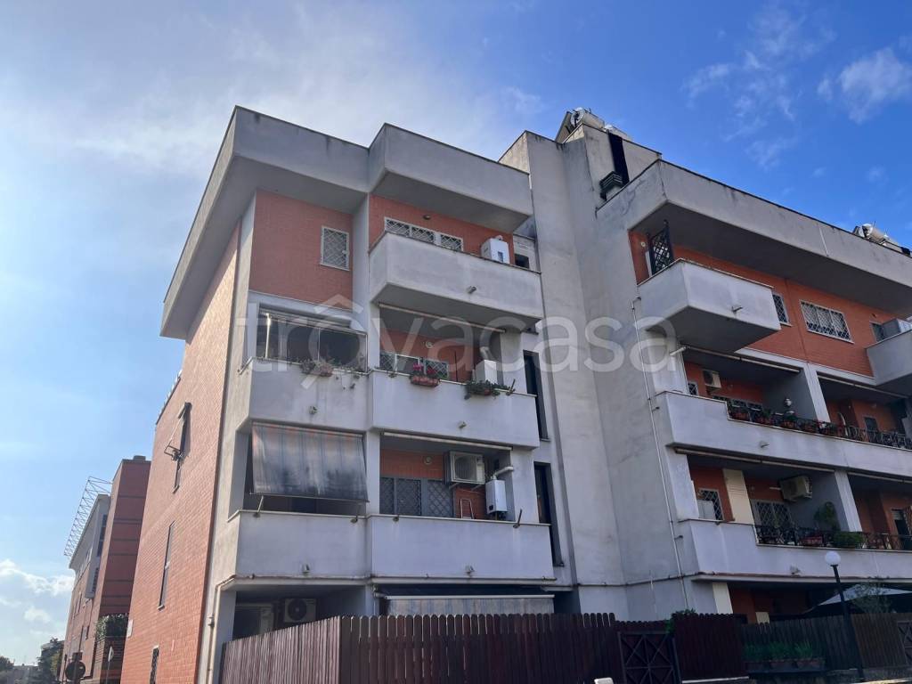 appartamento in vendita a Roma in zona Casal Monastero