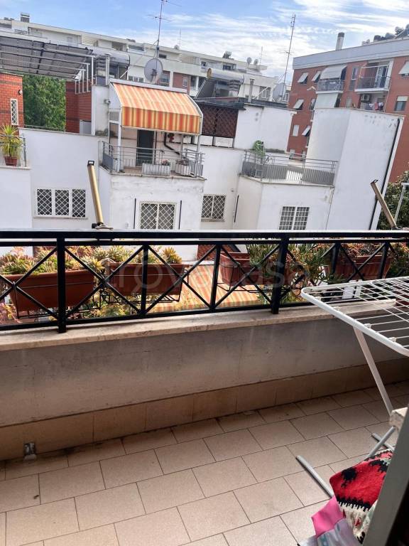 appartamento in vendita a Roma in zona Casal Monastero