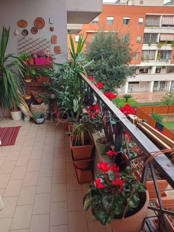 appartamento in vendita a Roma in zona Casal Monastero