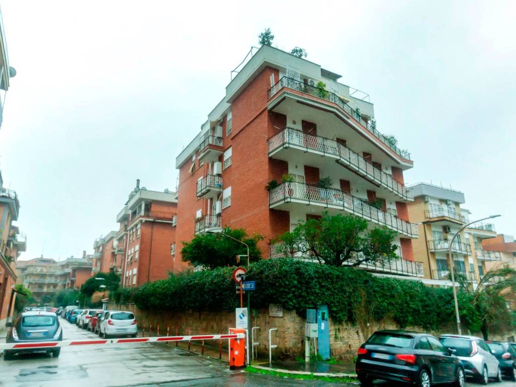 appartamento in vendita a Roma in zona Gianicolense