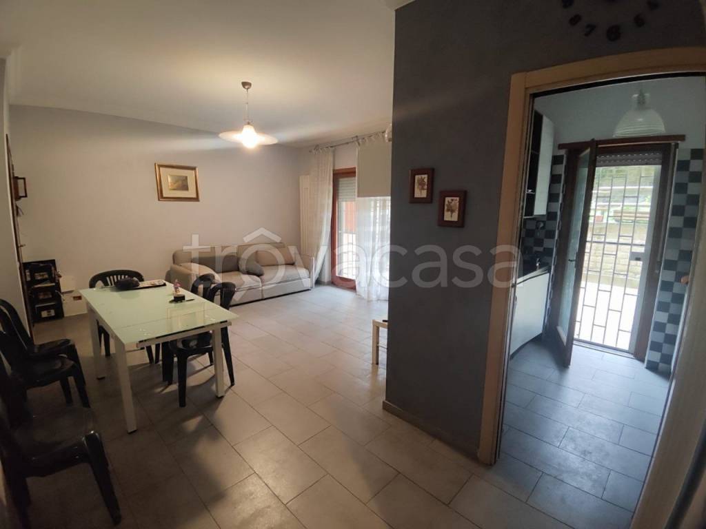 appartamento in vendita a Roma in zona Pantan Monastero