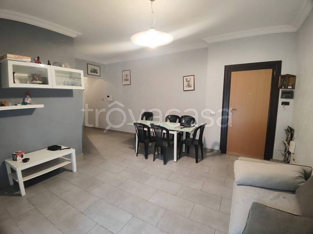 appartamento in vendita a Roma in zona Pantan Monastero