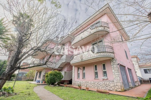 casa indipendente in vendita a Roma in zona Massimina/Casal Lumbroso