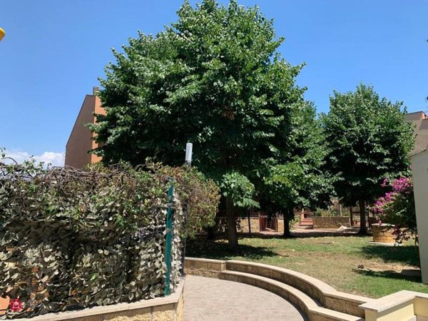 appartamento in vendita a Roma in zona Axa