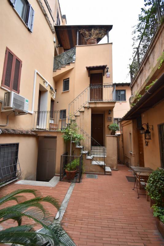 appartamento in vendita a Roma in zona Trastevere