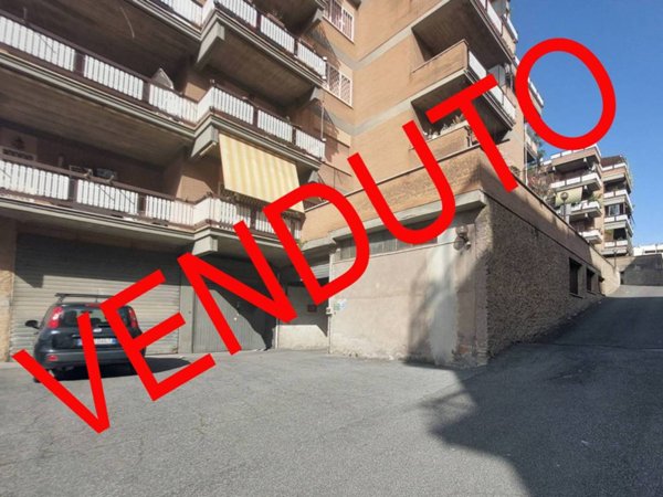 negozio in vendita a Roma in zona La Pisana