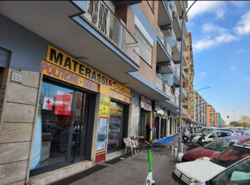 locale commerciale in vendita a Roma in zona Prenestino-Centocelle