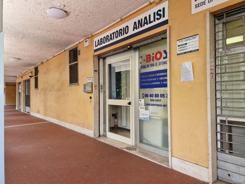 locale commerciale in vendita a Roma in zona Collatino