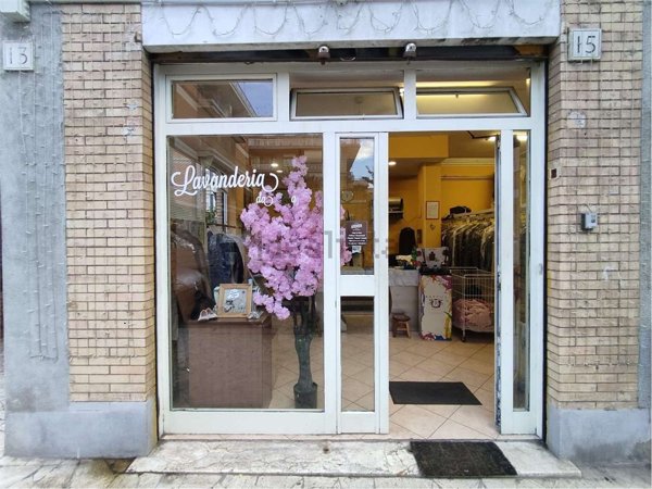 locale commerciale in vendita a Roma in zona Corviale
