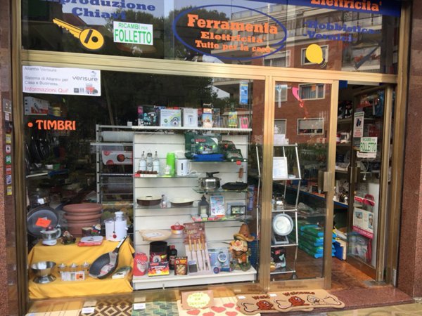 negozio in vendita a Roma in zona Tomba di Nerone