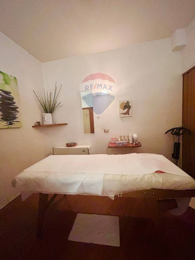 negozio in vendita a Roma in zona Monte Sacro/Talenti