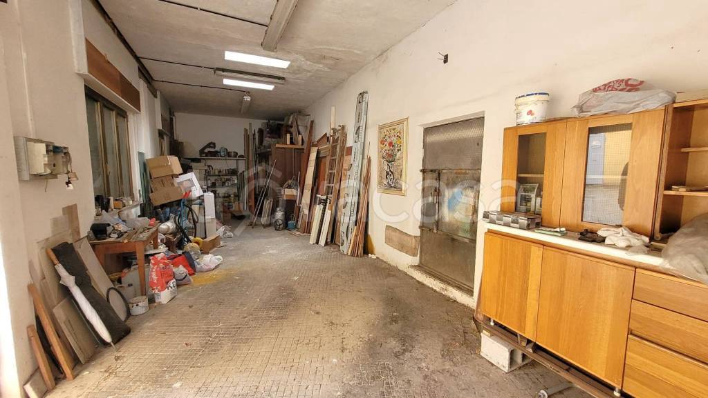 locale commerciale in vendita a Roma in zona Torrevecchia