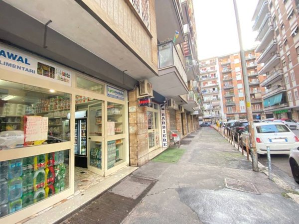 negozio in vendita a Roma in zona Don Bosco