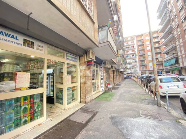 negozio in vendita a Roma in zona Don Bosco
