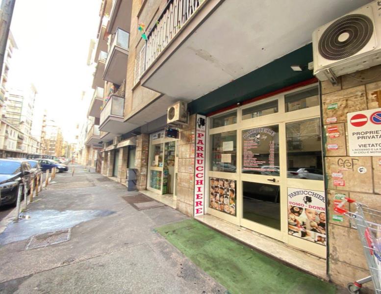 negozio in vendita a Roma in zona Don Bosco