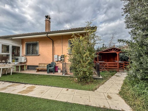 casa indipendente in vendita a Roma in zona Infernetto
