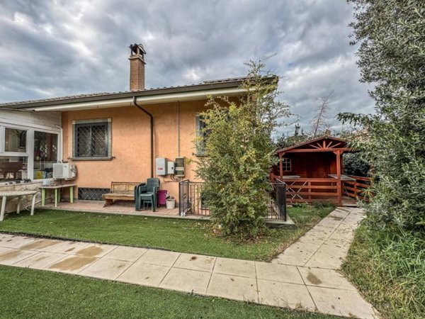 casa indipendente in vendita a Roma in zona Infernetto