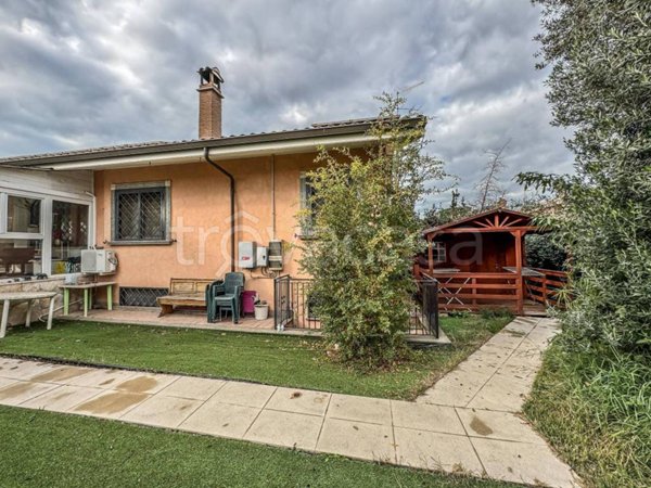 casa indipendente in vendita a Roma in zona Infernetto