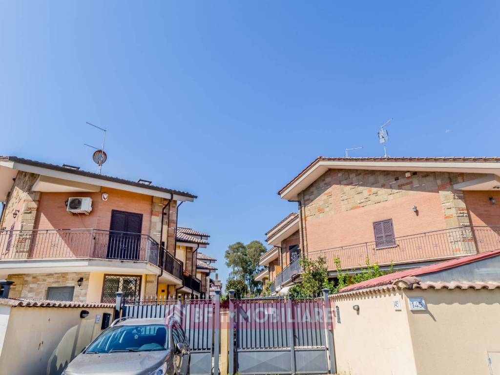 casa indipendente in vendita a Roma in zona Dragona/Bagnoletto