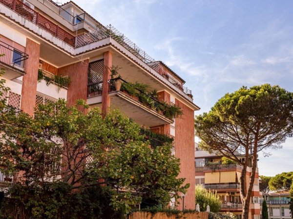 appartamento in vendita a Roma in zona Tomba di Nerone