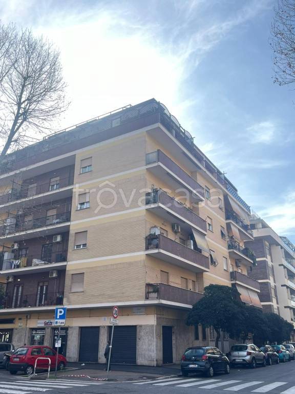 appartamento in vendita a Roma in zona Ostia
