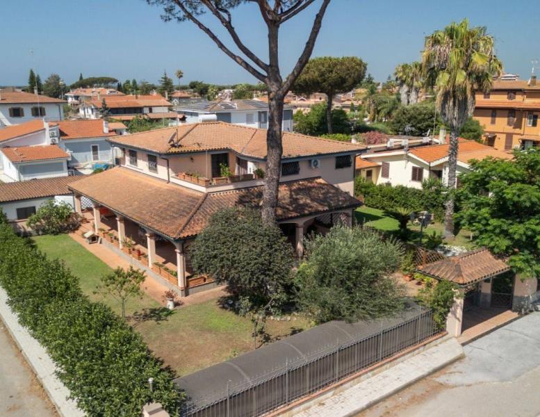casa indipendente in vendita a Roma in zona Infernetto