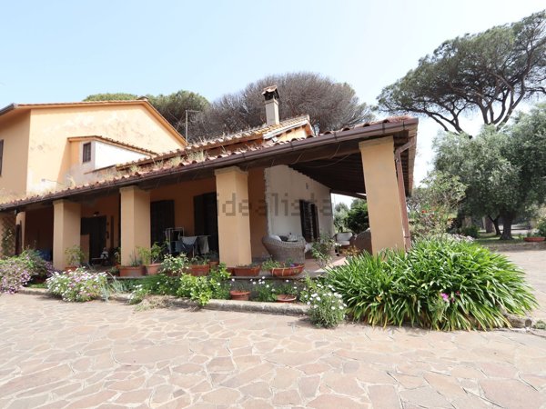 casa indipendente in vendita a Roma in zona Casal Palocco