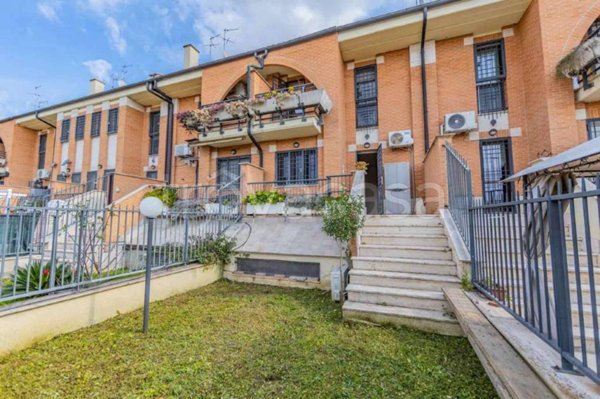 casa indipendente in vendita a Roma in zona Ponte di Nona
