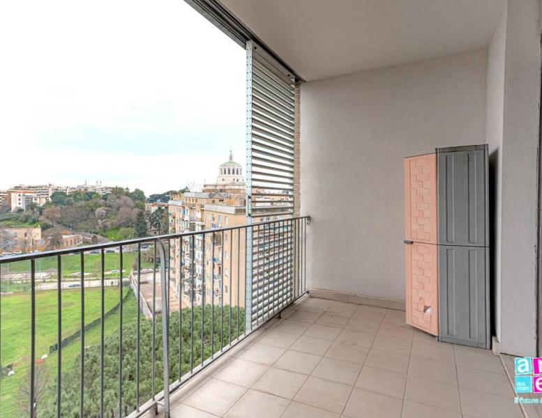 appartamento in vendita a Roma in zona Ostiense