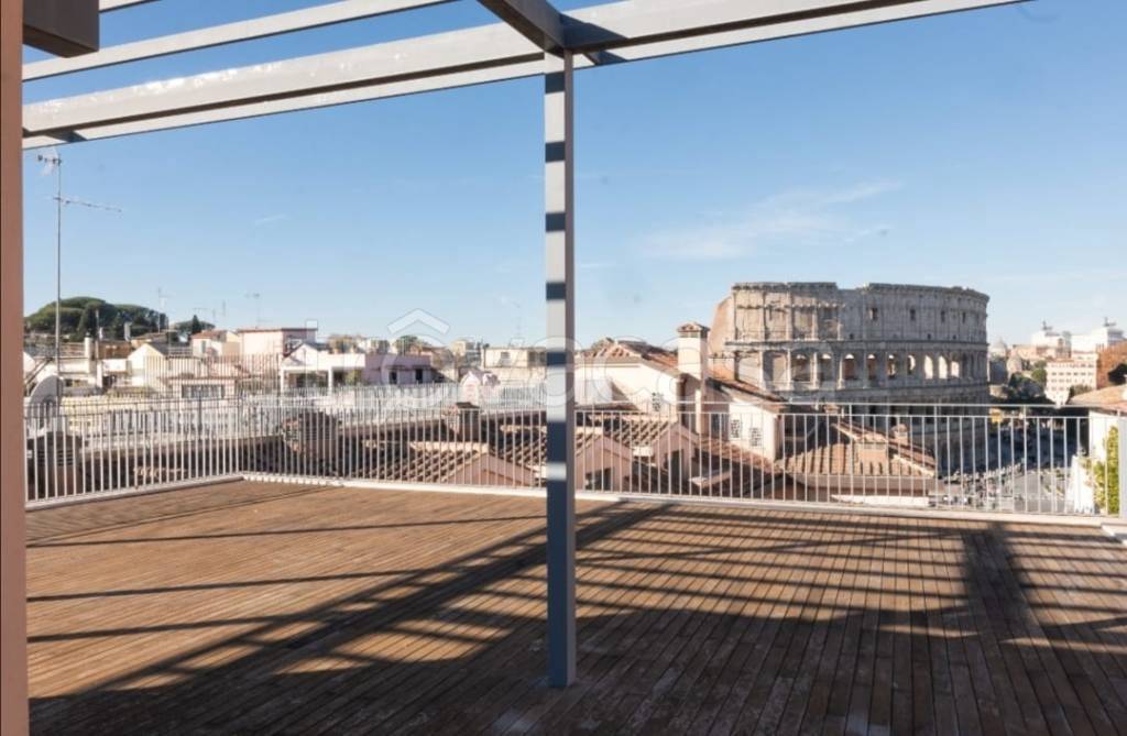 appartamento in vendita a Roma in zona Rione Monti/Campitelli