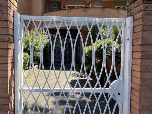 appartamento in vendita a Roma in zona Ardeatino