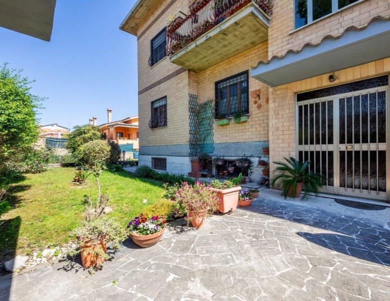 casa indipendente in vendita a Roma in zona Cesano