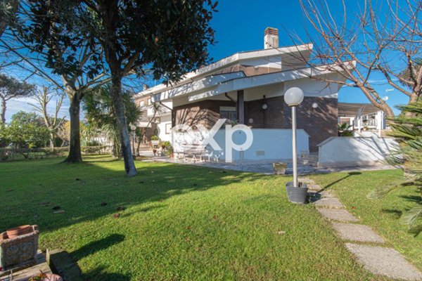 casa indipendente in vendita a Roma in zona Infernetto