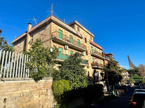 appartamento in vendita a Roma in zona Torre Angela
