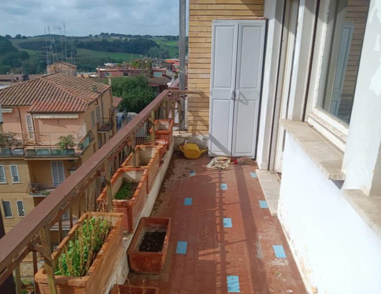 appartamento in vendita a Roma in zona Tomba di Nerone
